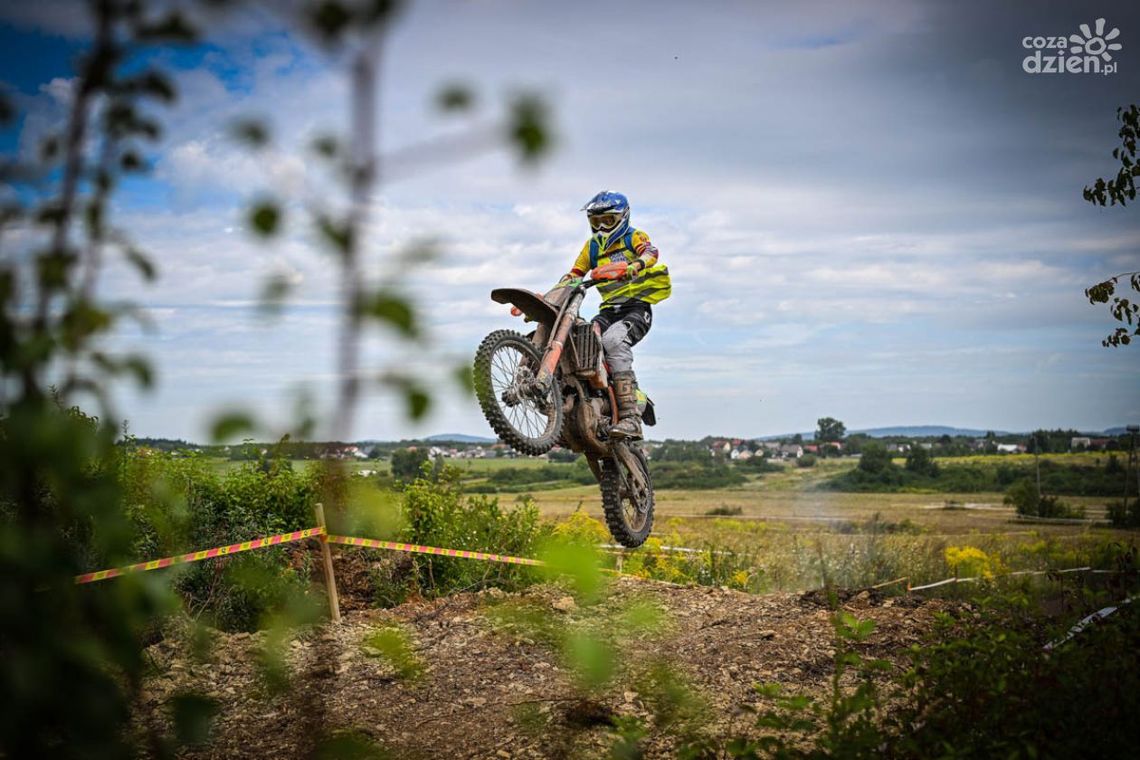 Piekoszów gospodarzem motocyklowej elity. Startują Mistrzostwa Świata Enduro Vintage 2025 Piekoszów gospodarzem motocyklowej elity. Startują Mistrzostwa Świata Enduro Vintage 2025