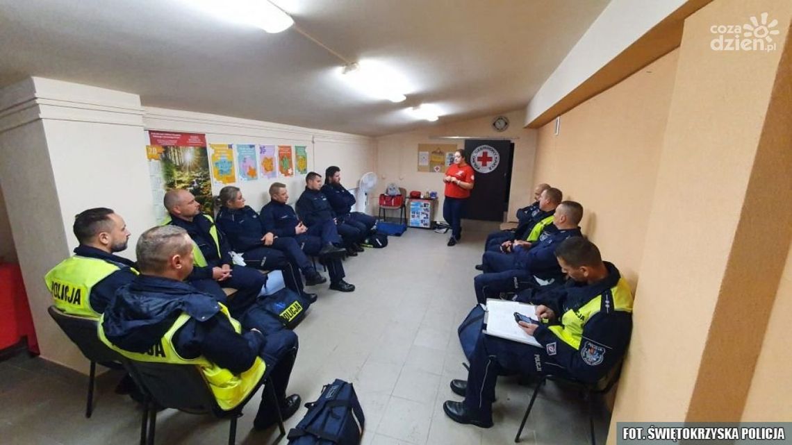 Pierwsza pomoc od policjantów drogówki Pierwsza pomoc od policjantów drogówki