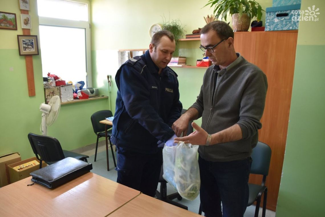 Pierwsze maseczki "Szansy" dla stróżów prawa