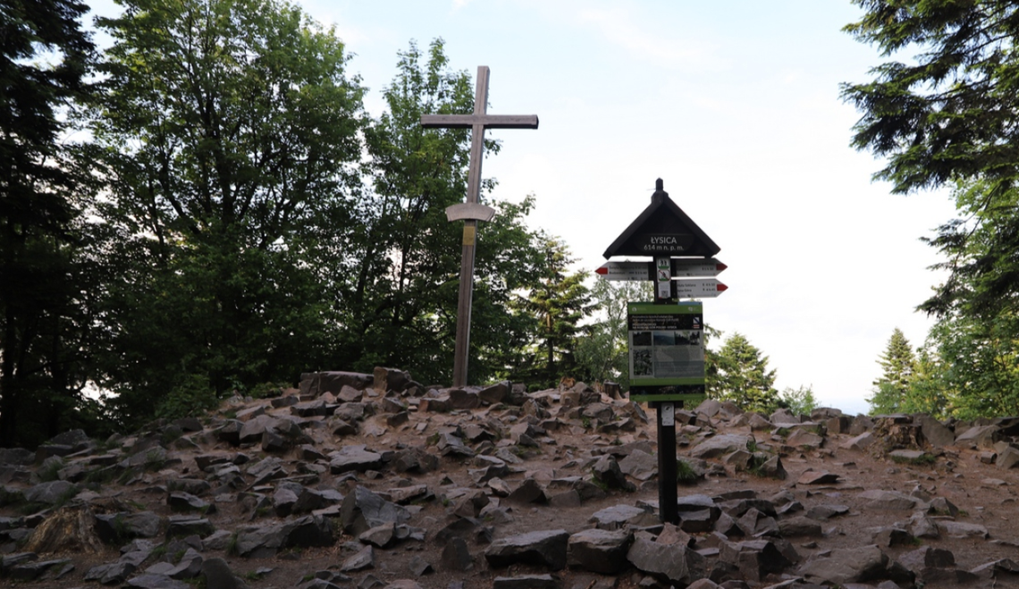 Pierwszy polski znak geodezyjny ze szczytu Łysicy zostanie odbudowany