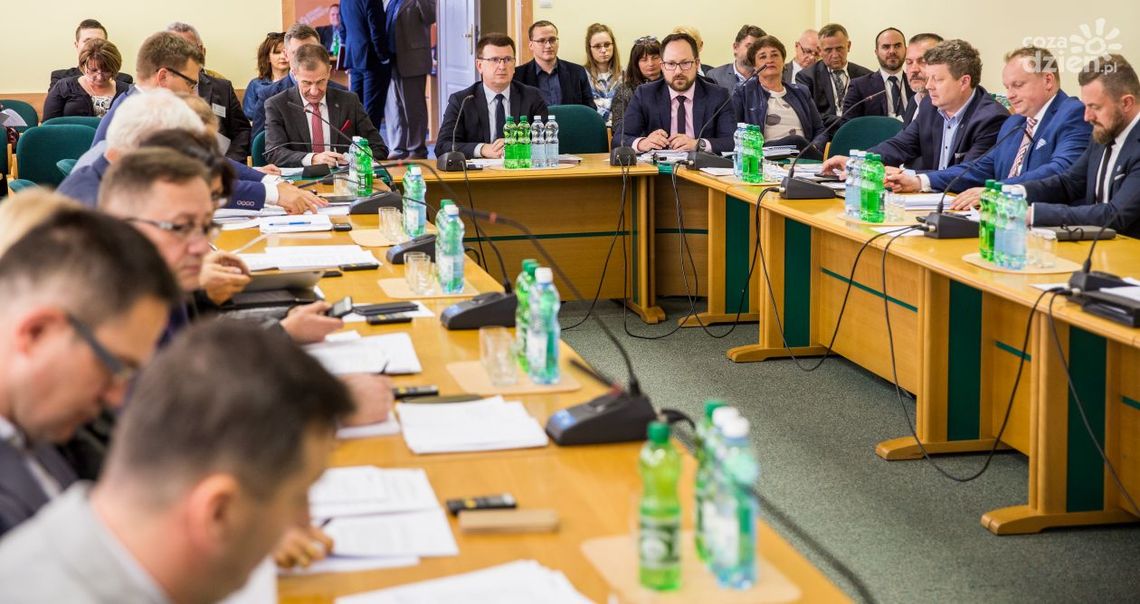 Pierwszy raport o stanie gminy Ostrowiec Św. Pierwszy raport o stanie gminy Ostrowiec Św.