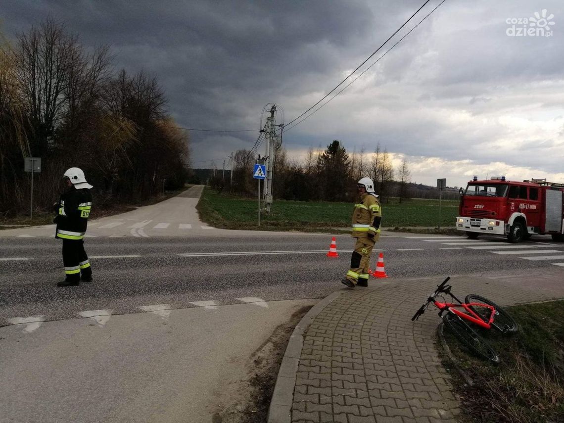 Piesza potrącona na pasach w powiecie ostrowieckim Piesza potrącona na pasach w powiecie ostrowieckim