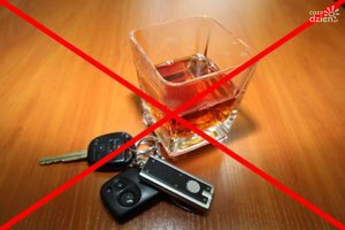 Pijany i z zakazem prowadzenia  auta wpadł w ręce policji 