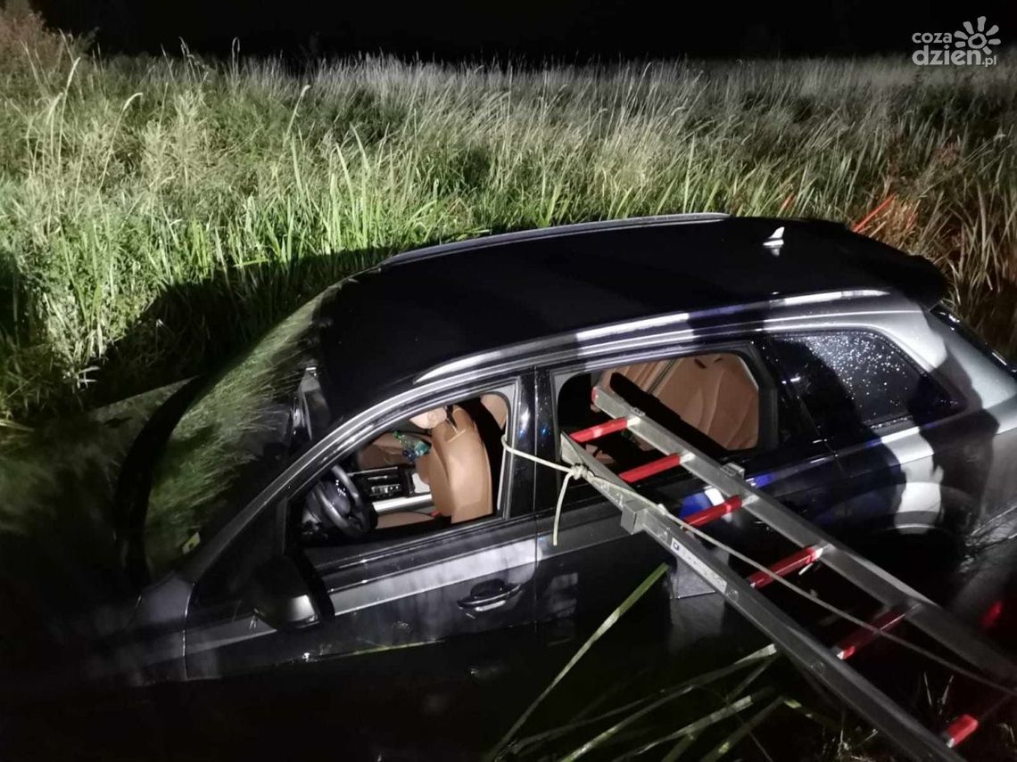 Pijany wjechał do rzeki Pijany wjechał do rzeki