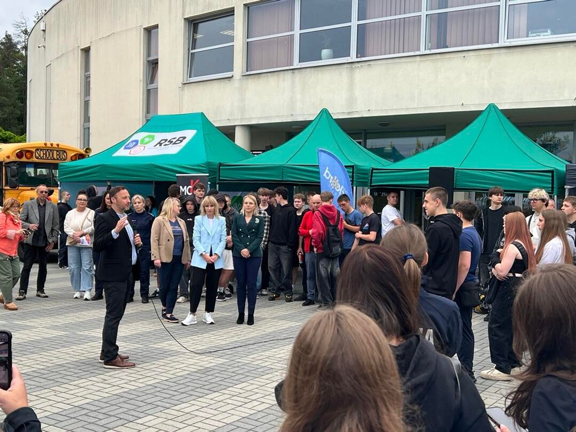 Piknik zawodów deficytowych w Kielcach zachęcał młodzież do wyboru szkolnictwa branżowego Piknik zawodów deficytowych w Kielcach zachęcał młodzież do wyboru szkolnictwa branżowego
