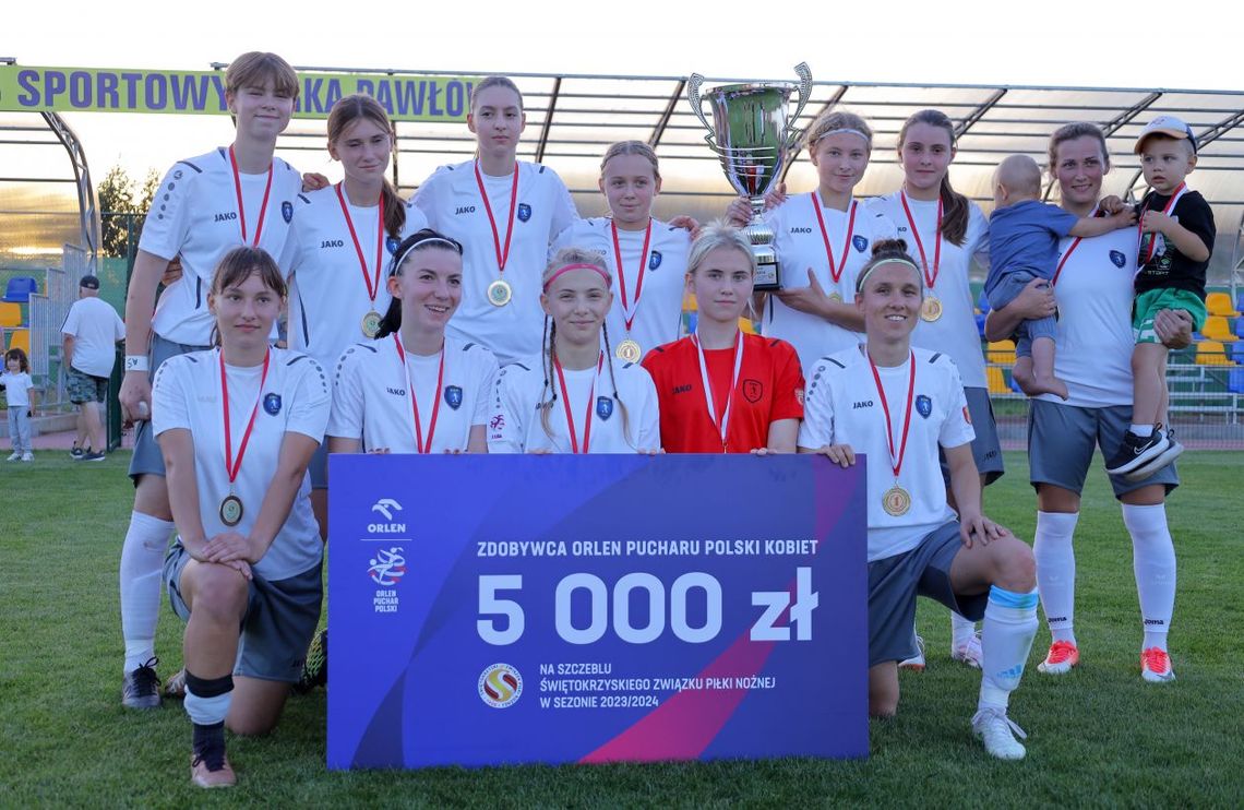 Piłkarki KSP Kielce z Okręgowym Pucharem Polski