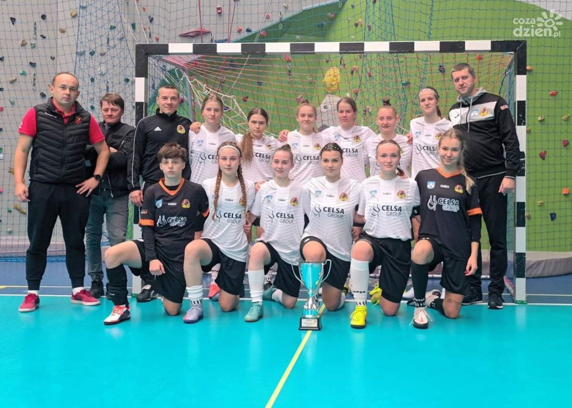 Piłkarki KSZO 1929 z Okręgowym Pucharem Polski w Futsalu