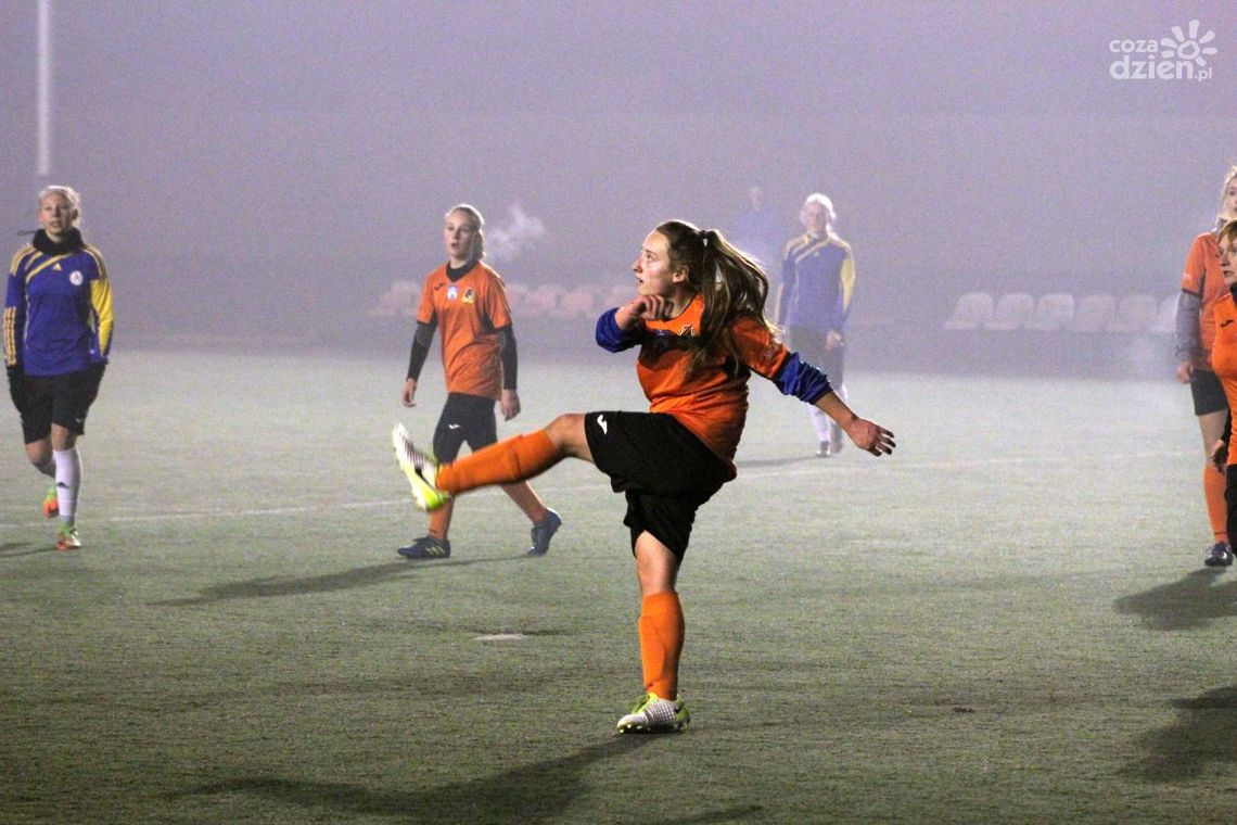 Piłkarki KSZO ostro trenują Piłkarki KSZO ostro trenują