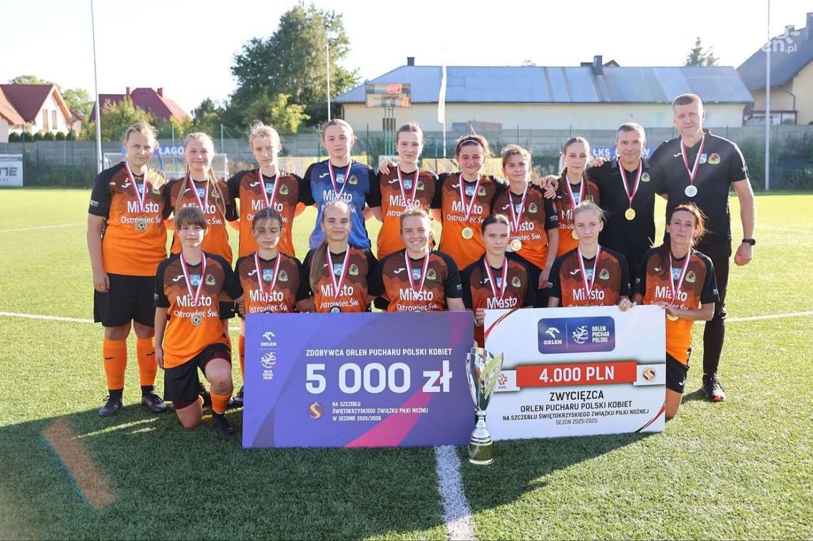 Piłkarki KSZO z Okręgowym Pucharem Polski Piłkarki KSZO z Okręgowym Pucharem Polski