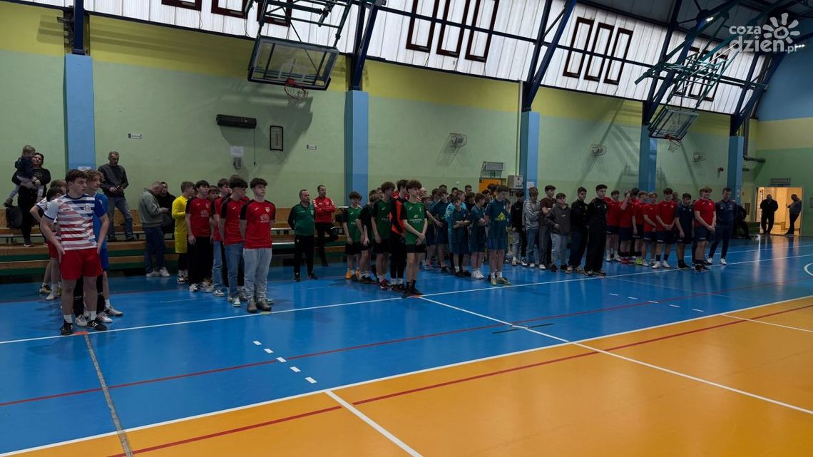 Piłkarskie zmagania w Nowinach 