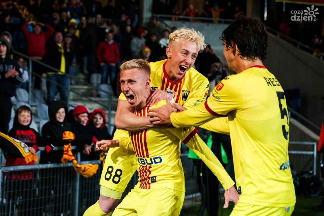 Piłkarze Korony z nowym nabytkiem. Na sezon wkraczają z nowym autokarem Piłkarze Korony z nowym nabytkiem. Na sezon wkraczają z nowym autokarem