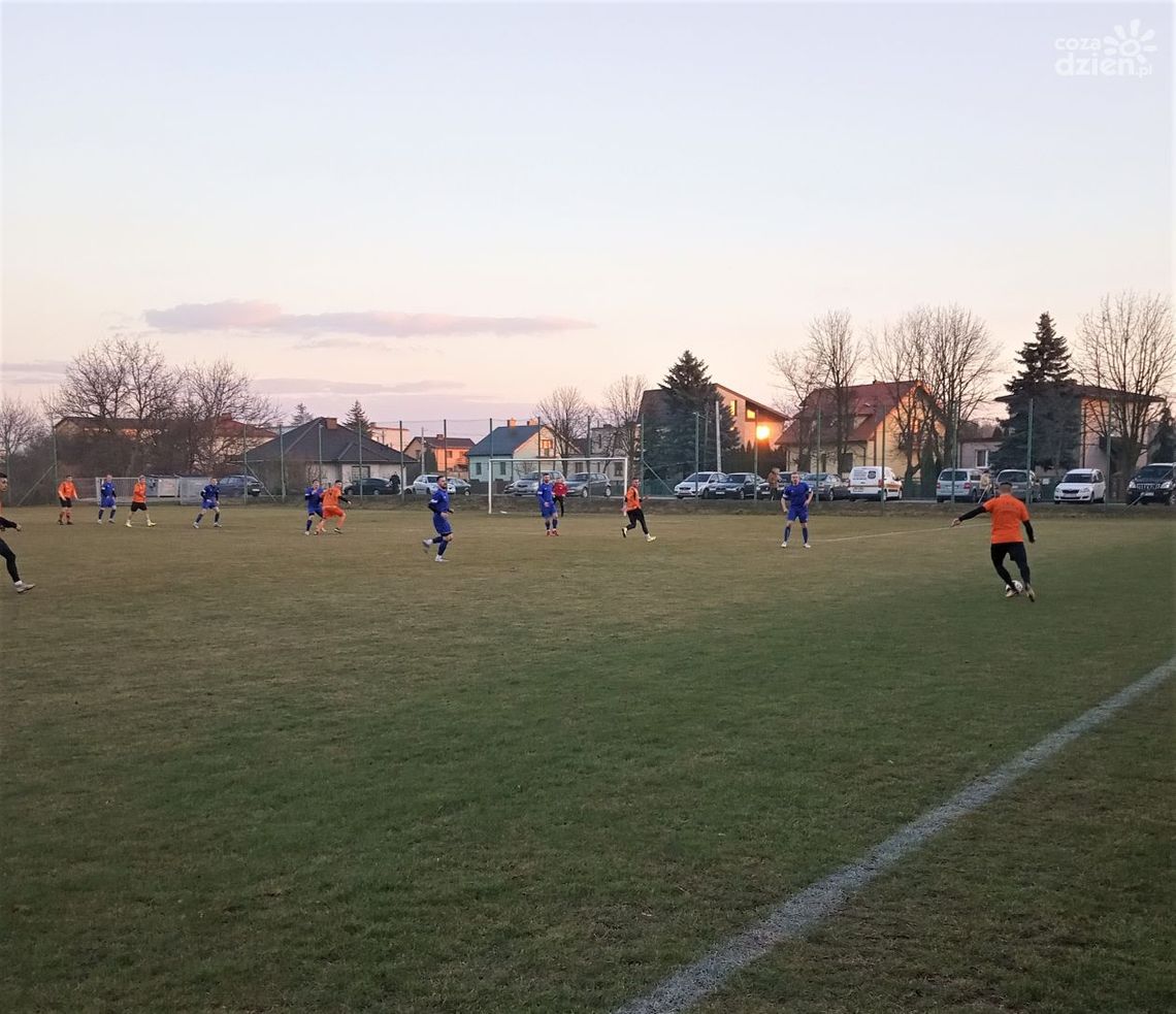 Piłkarze KSZO 1929 sprawdzili Łysicę Piłkarze KSZO 1929 sprawdzili Łysicę