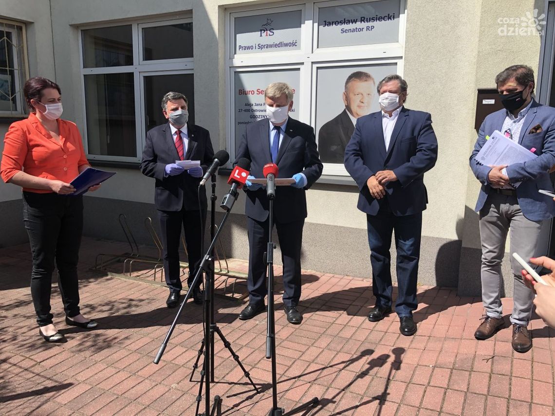 PiS o pomocy dla ostrowieckiego szpitala. Są też zarzuty o brak informacji 