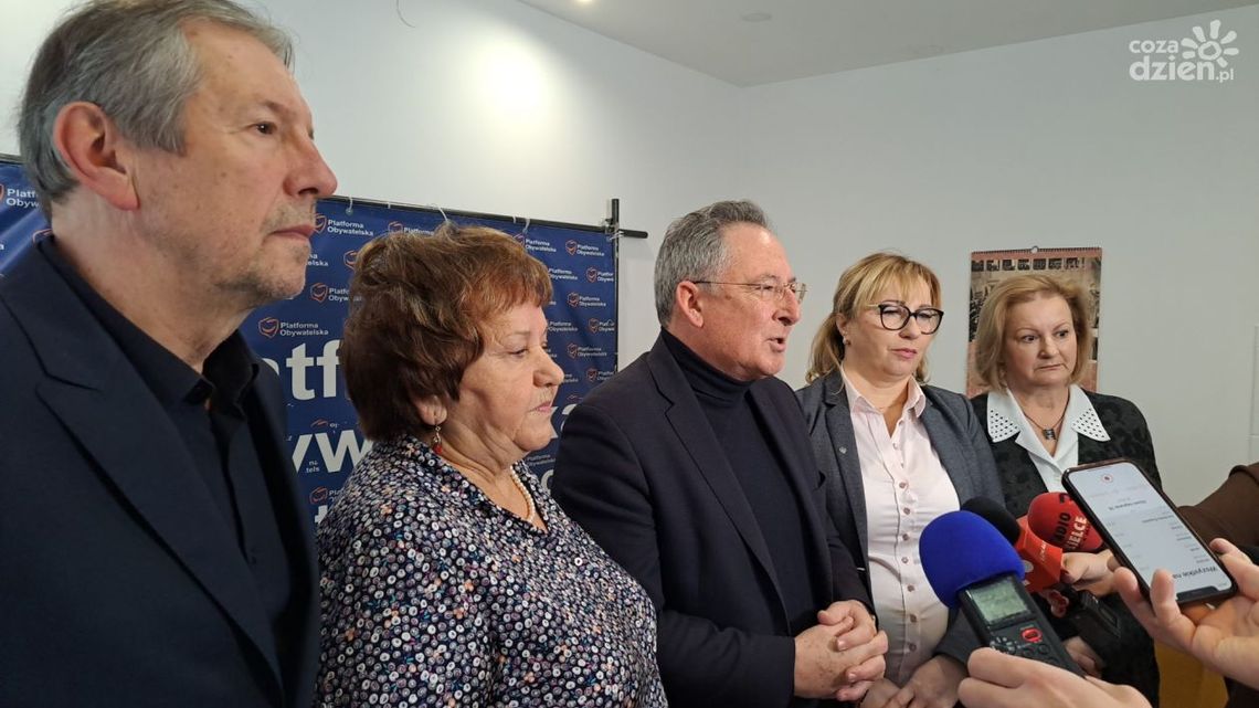 Platforma Obywatelska kpiną nazywa obwinianie jej za działania sprzed 14 lat Platforma Obywatelska kpiną nazywa obwinianie jej za działania sprzed 14 lat