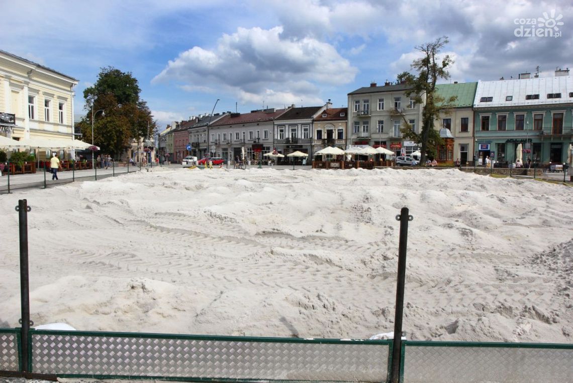 Plaża na kieleckim rynku od 17 sierpnia pełna sportowych atrakcji