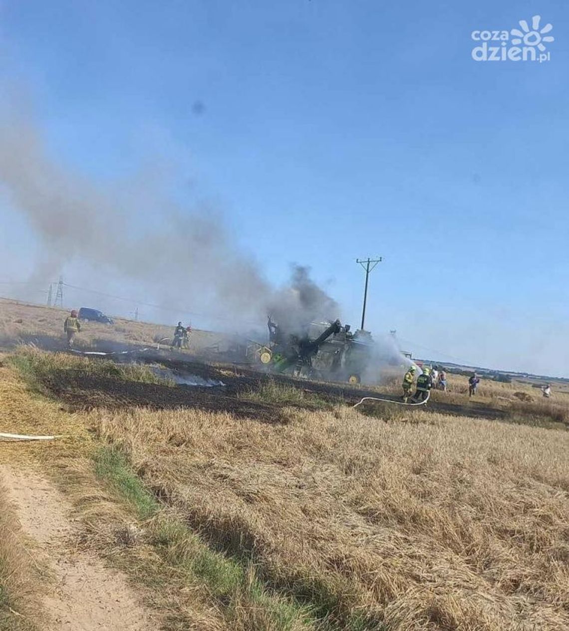 Płonął kombajn zbożowy i ściernisko