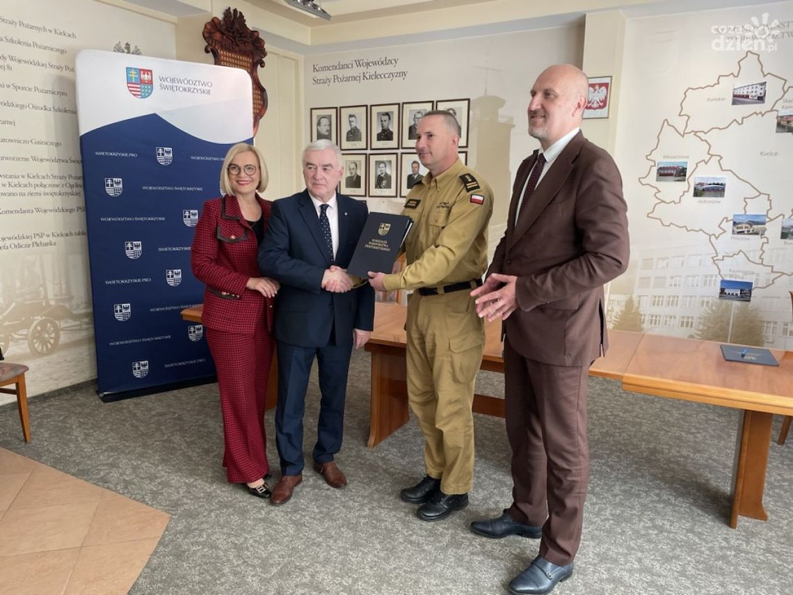 Po 35 latach strażacy wymienią wysłużoną drabinę Po 35 latach strażacy wymienią wysłużoną drabinę