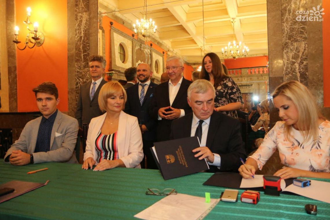 Po asfalcie do pól Po asfalcie do pól