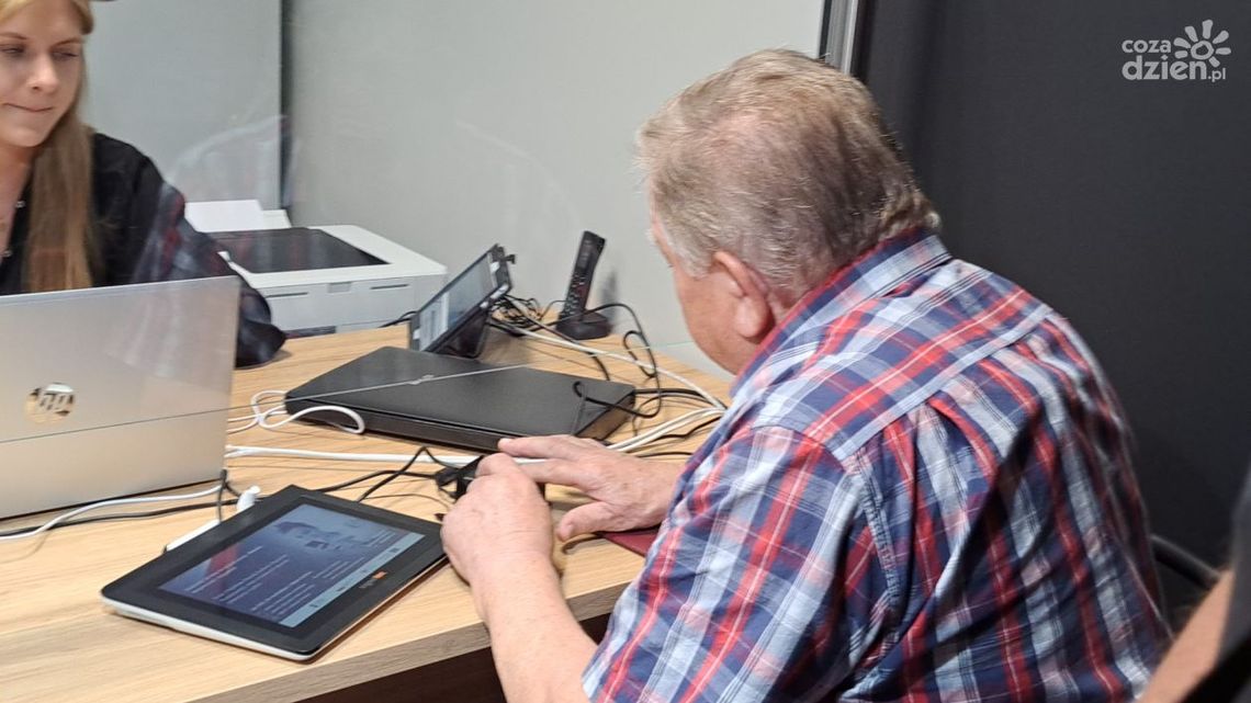 Po paszport do Ostrowca Po paszport do Ostrowca