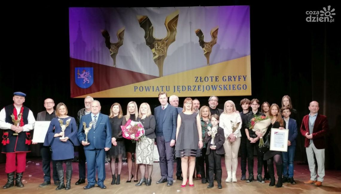 Po raz 17. wręczono "Złote Gryfy" powiatu jędrzejowskiego Po raz 17. wręczono "Złote Gryfy" powiatu jędrzejowskiego
