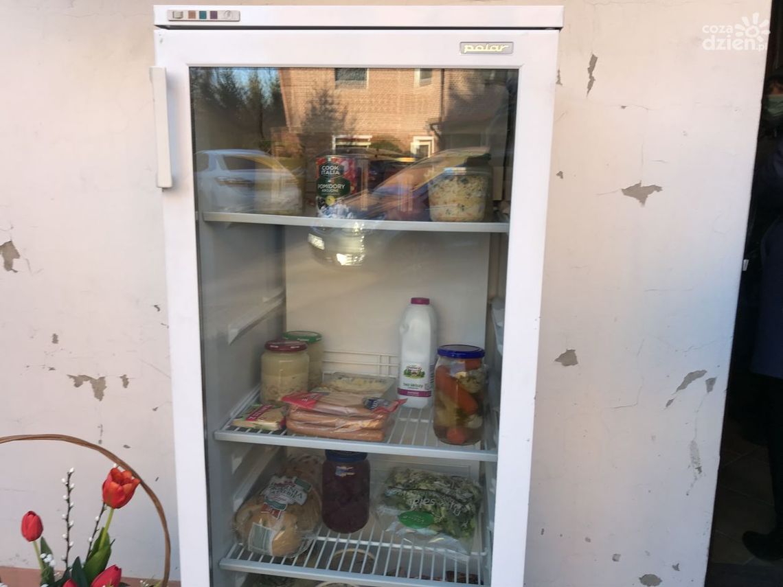 Po świętach lodówka nadal pełna? Nie wyrzucaj jedzenia, podziel się z potrzebującymi Po świętach lodówka nadal pełna? Nie wyrzucaj jedzenia, podziel się z potrzebującymi