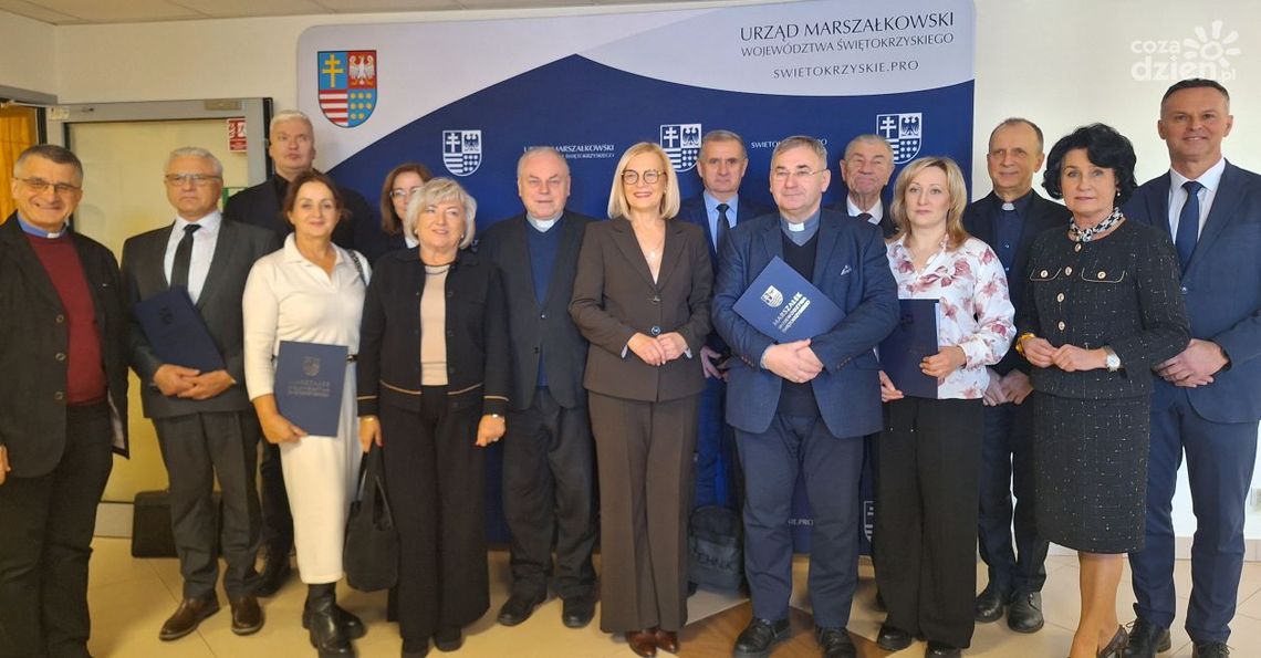 Podpisano umowy na wsparcie Zakładów Aktywności Zawodowej