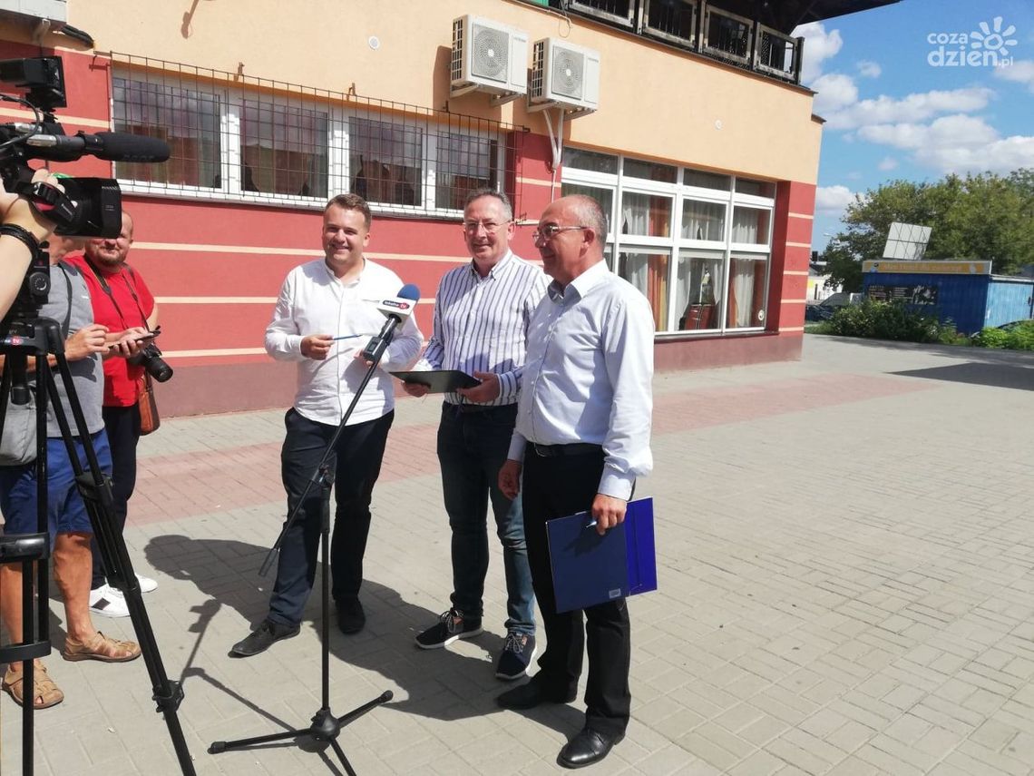 Podpisy pod listami poparcia dla Jerzego Materka i Bartłomieja Sienkiewicza
Podpisy pod listami poparcia dla Jerzego Materka i Bartłomieja Sienkiewicza