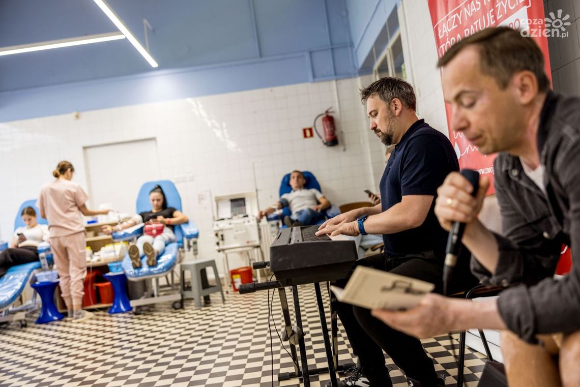 Poezja, Muzyka i Krew – niecodzienna i bezcenna akcja Fundacji Perspektywy Poezja, Muzyka i Krew – niecodzienna i bezcenna akcja Fundacji Perspektywy