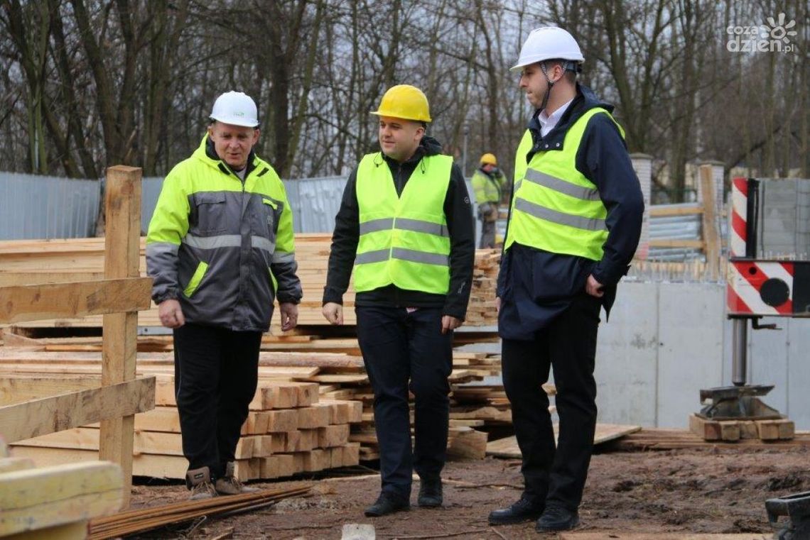 Pogoda sprzyja, roboty idą pełną parą Pogoda sprzyja, roboty idą pełną parą