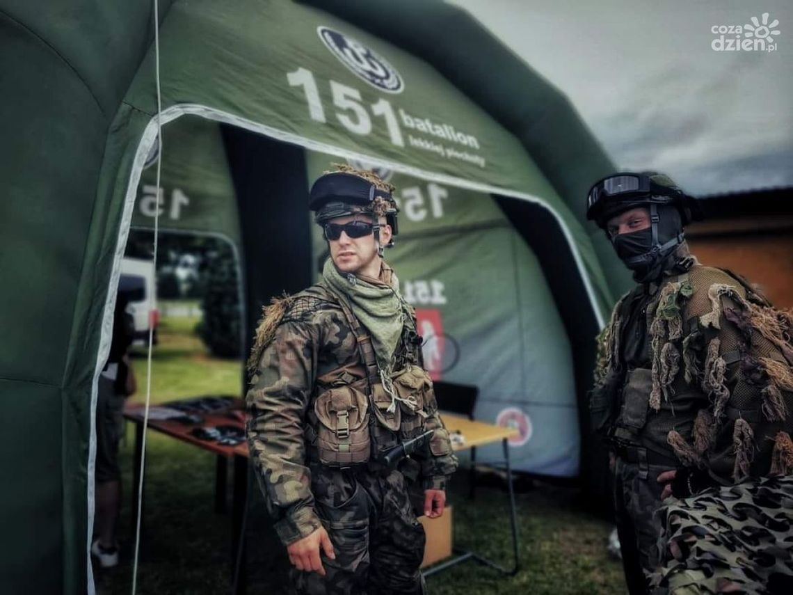 Pokaz sprzętu podczas ostrowieckich obchodów Dnia Wojska Polskiego Pokaz sprzętu podczas ostrowieckich obchodów Dnia Wojska Polskiego