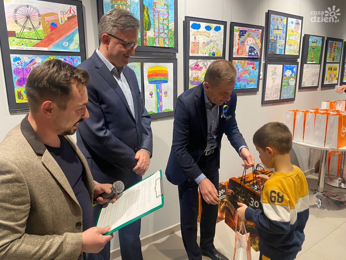 Pokonkursowy wernisaż prac o Ostrowcu Pokonkursowy wernisaż prac o Ostrowcu