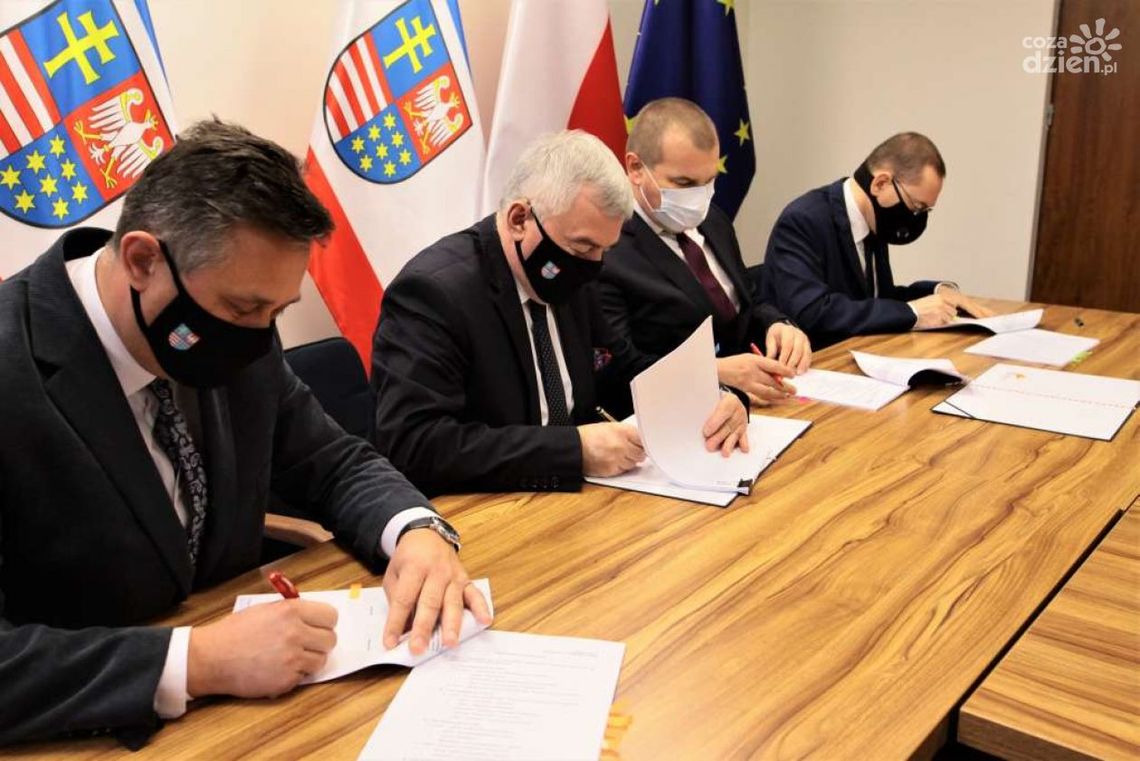 POLEREGIO nadal będzie wozić pasażerów ze świętokrzyskiego POLEREGIO nadal będzie wozić pasażerów ze świętokrzyskiego