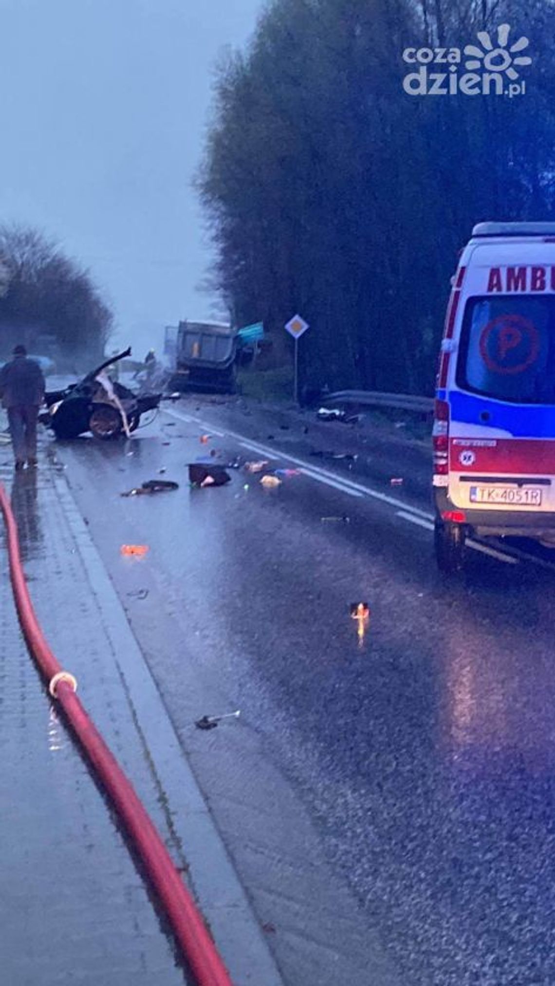 Policja szuka świadków tragicznego wypadku w Starej Słupi, w wyniku którego zginęły cztery młode osoby 