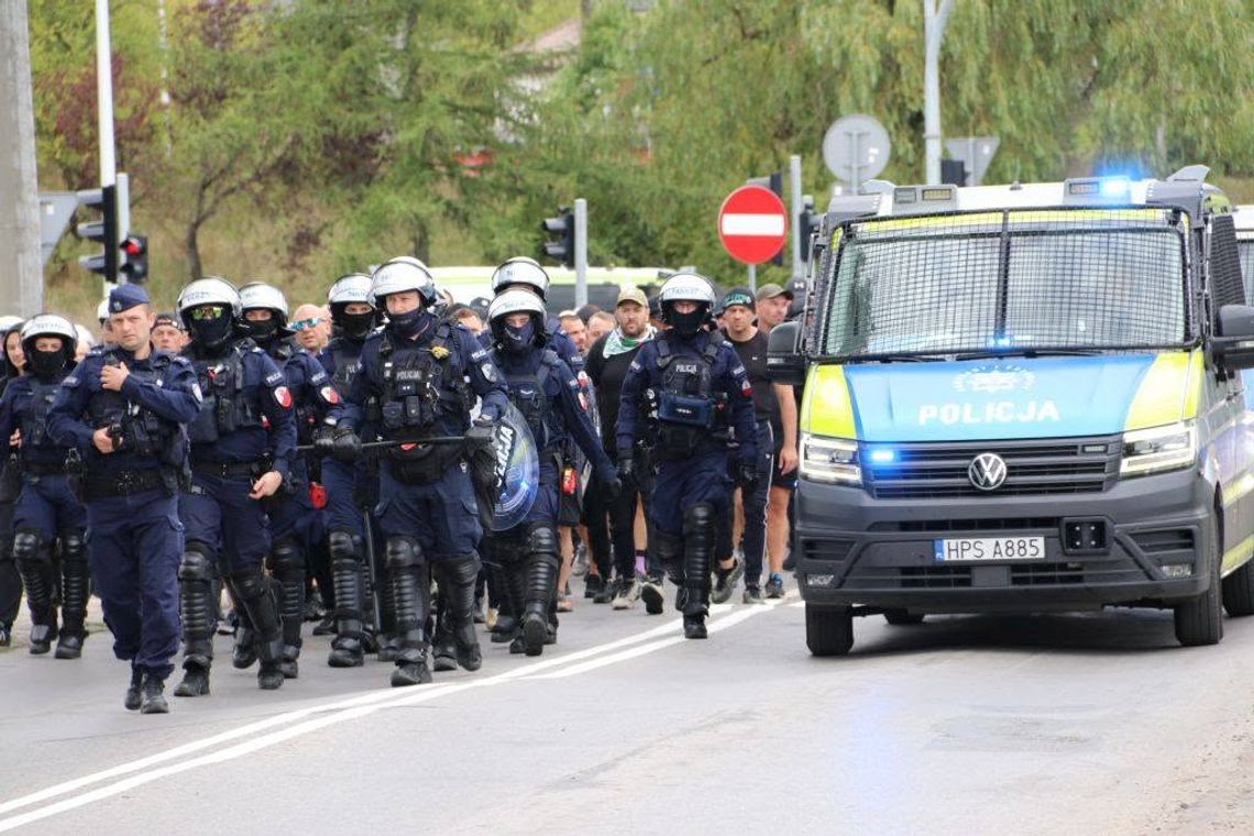 Policja zabezpieczała mecz Korony II Kielce z Radomiakiem. Dwóch kibiców zatrzymanych