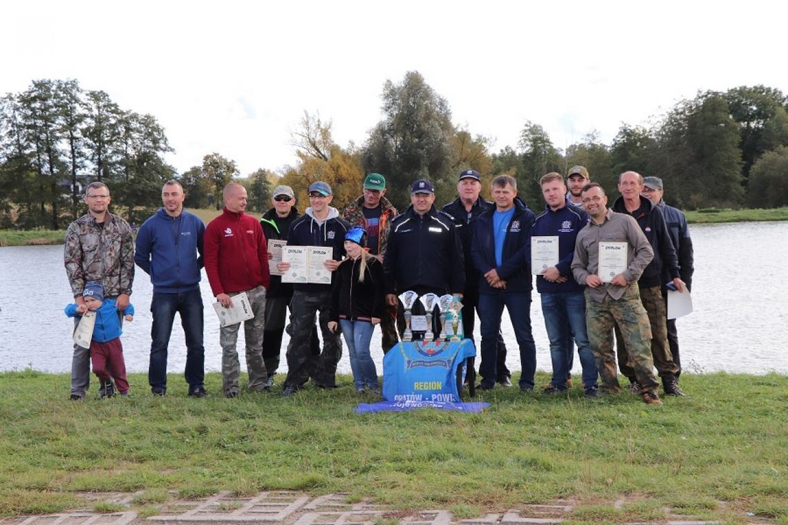 Policjanci chwycili za wędki Policjanci chwycili za wędki