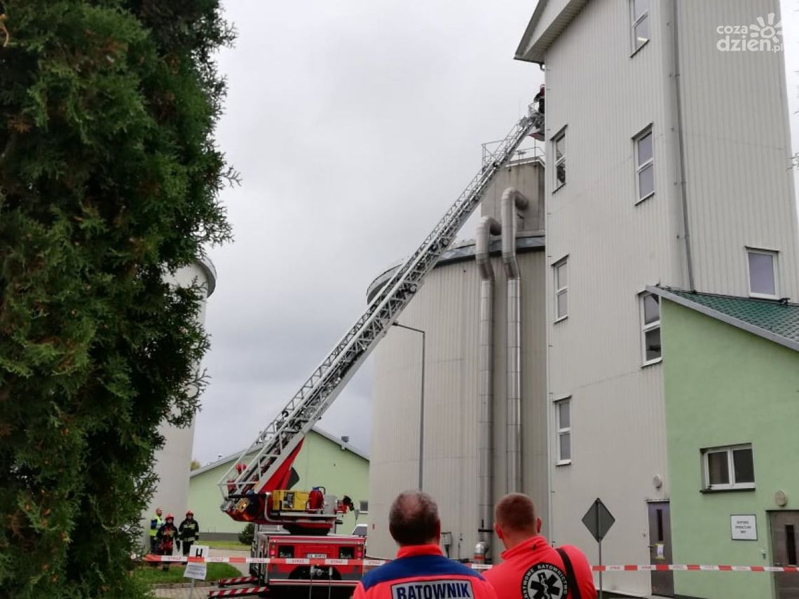 Policjanci i strażacy ćwiczą Policjanci i strażacy ćwiczą
