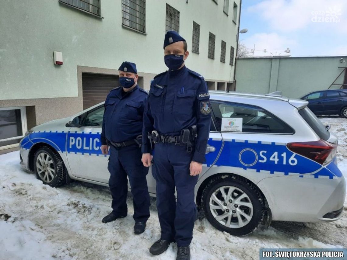 Policjanci pomogli na czas dotrzeć do szpitala Policjanci pomogli na czas dotrzeć do szpitala