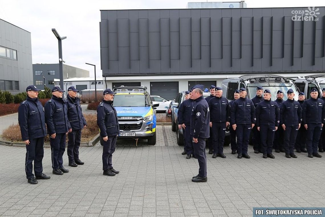Policjanci z kieleckiego oddziału prewencji na stałe w Skarżysku-Kamiennej Policjanci z kieleckiego oddziału prewencji na stałe w Skarżysku-Kamiennej