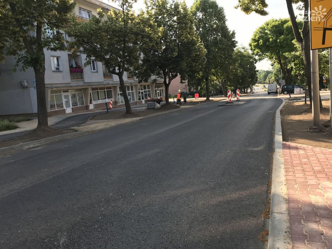 Półmetek ważnej drogowej inwestycji w Ostrowcu Półmetek ważnej drogowej inwestycji w Ostrowcu