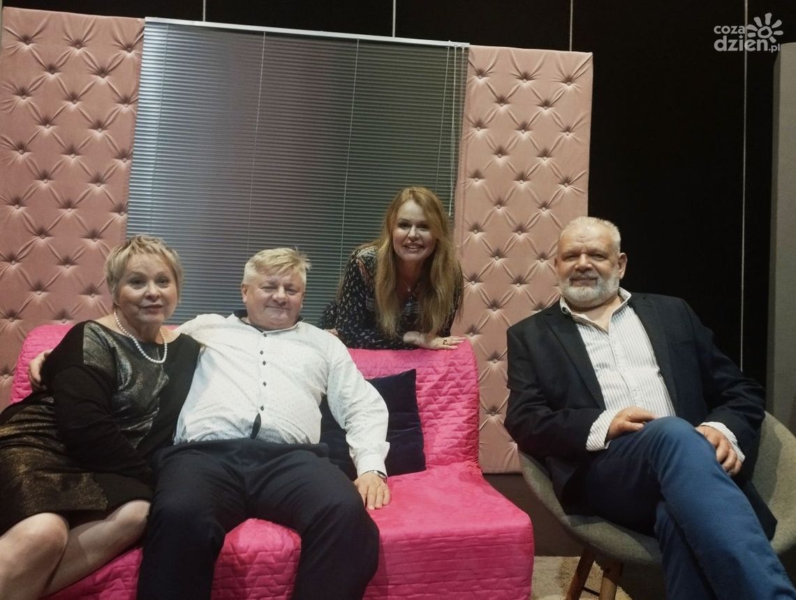 Pomiędzy "Prawdą", a kłamstwem. Aktorzy kieleckiego Teatru TeTaTeT: W tym spektaklu każdy ma swoją własną prawdę Pomiędzy "Prawdą", a kłamstwem. Aktorzy kieleckiego Teatru TeTaTeT: W tym spektaklu każdy ma swoją własną prawdę