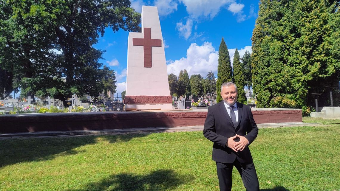 Pomnik upamietniający 30 pomordowanych Ostrowczan został odrestaurowany Pomnik upamietniający 30 pomordowanych Ostrowczan został odrestaurowany