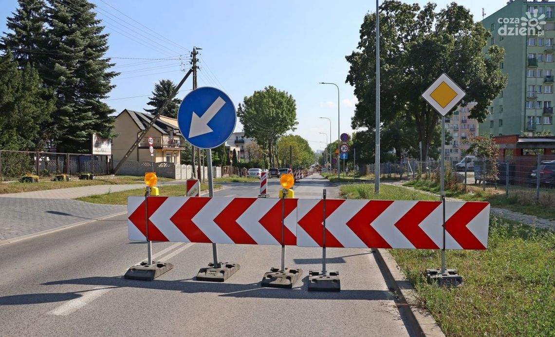 Pomóż wybrać trasę ścieżki rowerowej — konsultacje społeczne odnośnie modernizacji ul. Piekoszowskiej w Kielcach Pomóż wybrać trasę ścieżki rowerowej — konsultacje społeczne odnośnie modernizacji ul. Piekoszowskiej w Kielcach