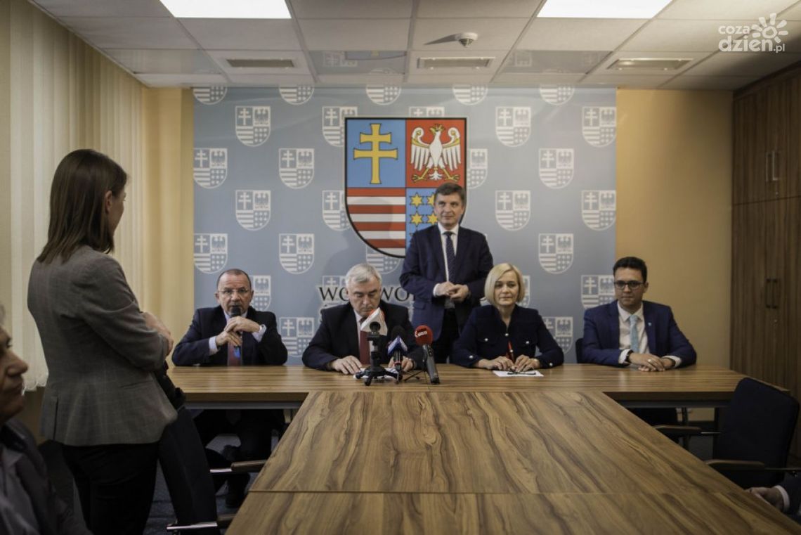 Ponad 3,2 mln zł dla powiatu starachowickiego na walkę z koronawirusem Ponad 3,2 mln zł dla powiatu starachowickiego na walkę z koronawirusem