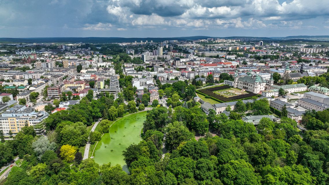 Ponad 45 milionów złotych na zielone Kielce. Parki i rezerwaty przejdą duże zmiany Ponad 45 milionów złotych na zielone Kielce. Parki i rezerwaty przejdą duże zmiany