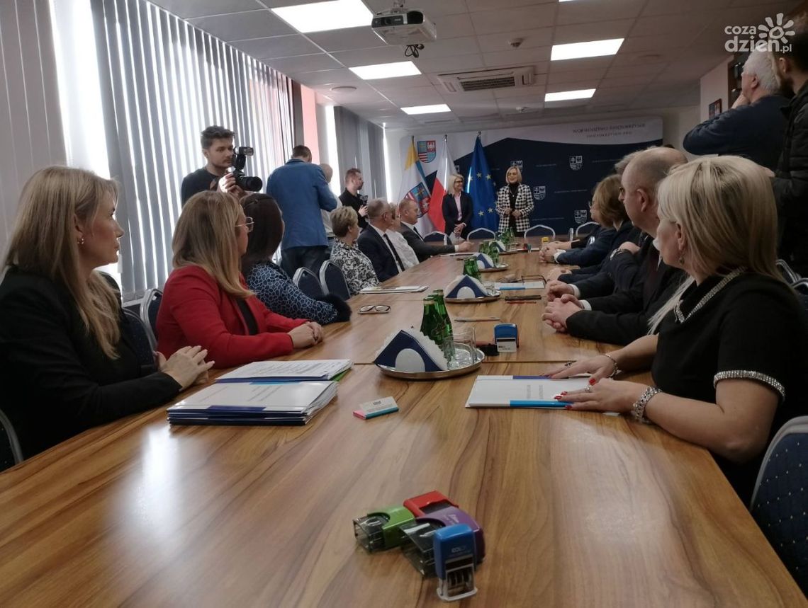 Ponad 7,6 mln zł na projekty edukacyjne w szkołach podstawowych i średnich Ponad 7,6 mln zł na projekty edukacyjne w szkołach podstawowych i średnich