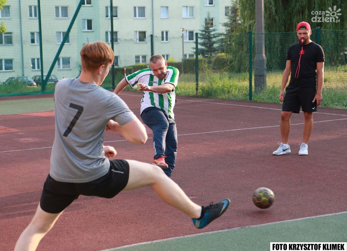Popis Staweckiego Holding na trójkach 