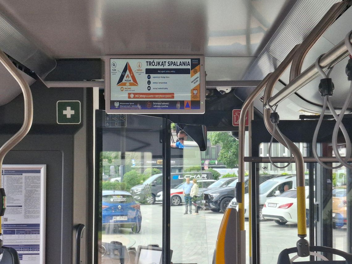 Poradniki o bezpieczeństwie trafiły do autobusów w Kielcach. Pasażerowie zobaczą instrukcje na wypadek sytuacji kryzysowych Poradniki o bezpieczeństwie trafiły do autobusów w Kielcach. Pasażerowie zobaczą instrukcje na wypadek sytuacji kryzysowych