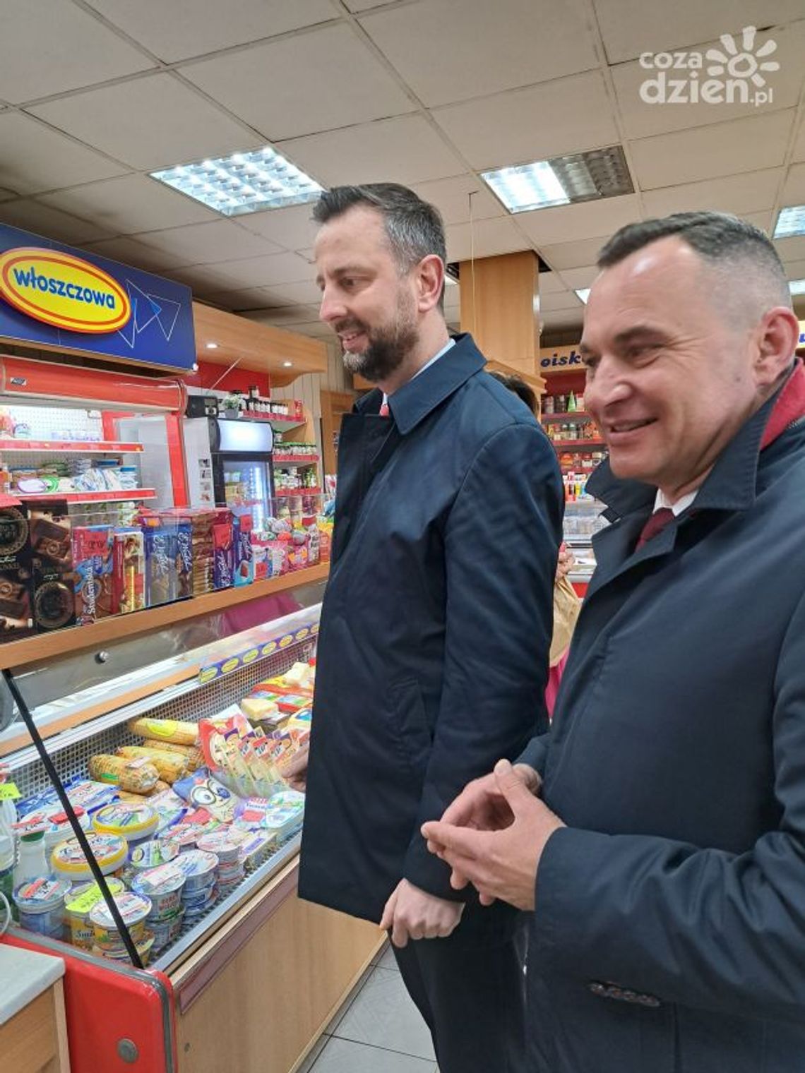 Poranne zakupy Władysława Kosiniaka - Kamysza we Włoszczowie zaskoczyły mieszkańców Poranne zakupy Władysława Kosiniaka - Kamysza we Włoszczowie zaskoczyły mieszkańców