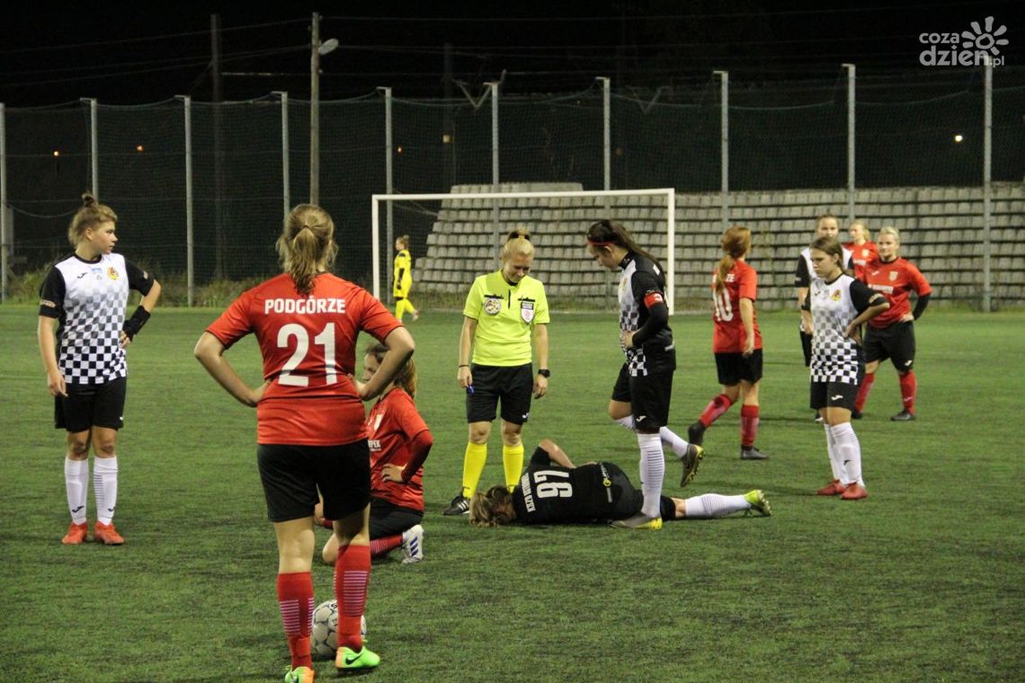 Porażka 0:8 i koniec pucharowej przygody piłkarek KSZO