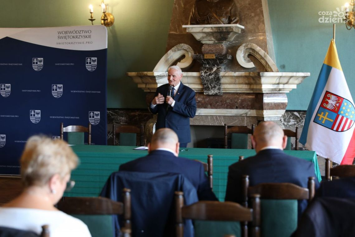 Posadzą drzewa miododajne by chronić owady zapylające